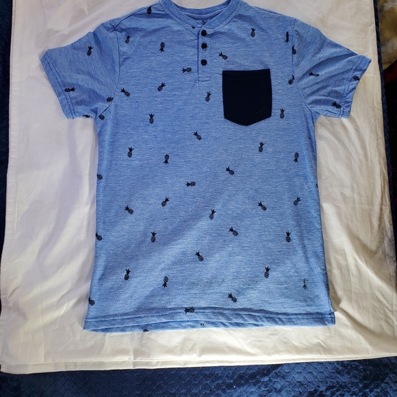 Swiss Cross Men's Medium lt. blue w/ pineapple pattern - Picture 2 of 13